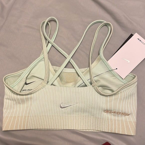 NWT Nike dri fit adv yoga double layered sports bra - Picture 4 of 7